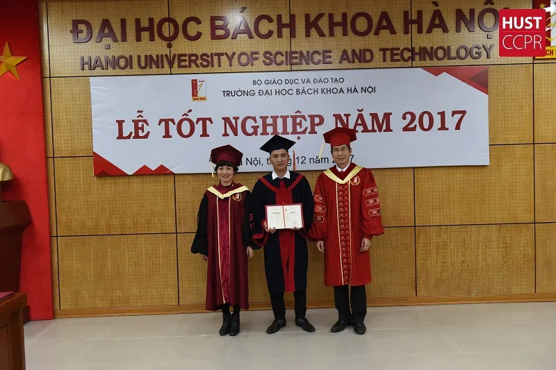 Lễ trao bằng tốt nghiệp kỹ sư của trường Đại học Bách Khoa Hà Nội